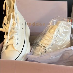 Madden girl winnona sneakers
